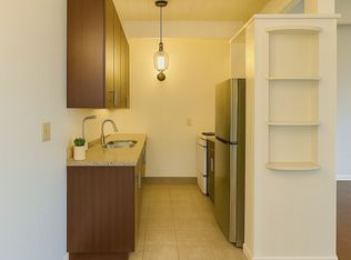 451 S Oakhurst Dr APT 6, Beverly Hills, CA 90212