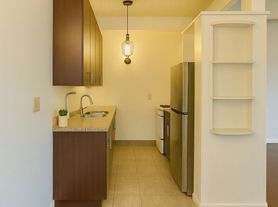 451 S Oakhurst Dr, Beverly Hills, CA