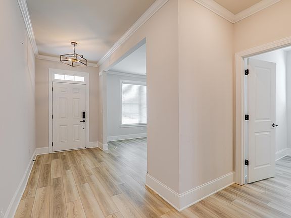 5th image of 322 Caledonia Ct