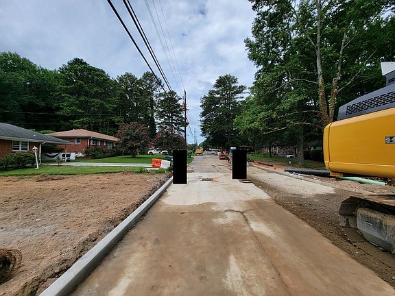 4th image of 475 Cynthia Ln