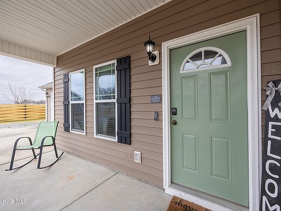 3rd image of 106 Kenison Way
