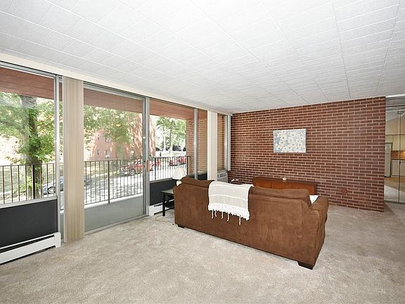 5th image of 446 Hoodridge Dr APT 107