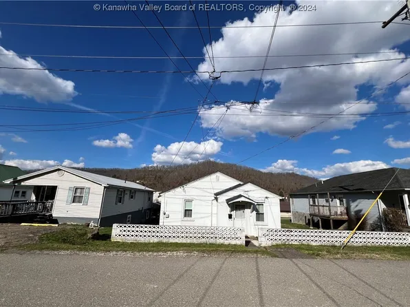 509 3rd St W, Madison, WV 25130