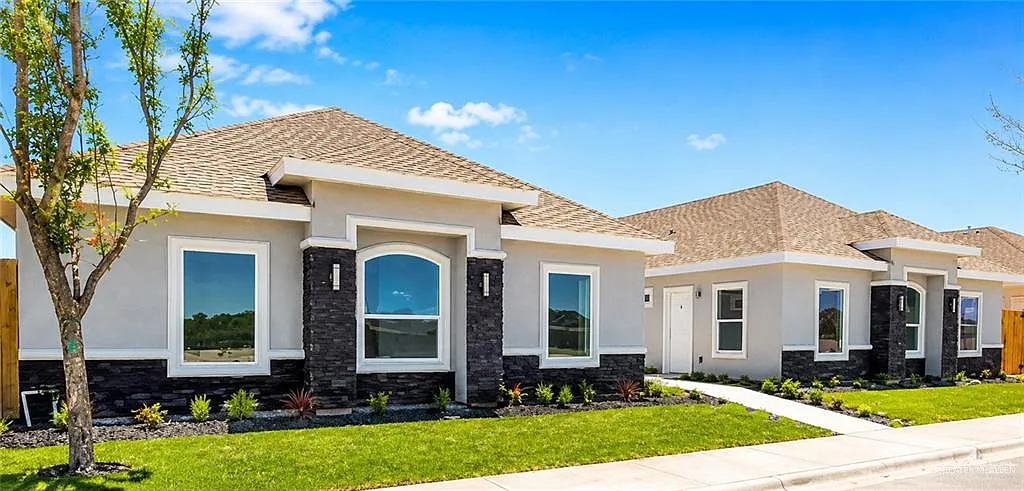 3 bed, 2.0 bath, 4116 sqft, $1,220 — Photo 1