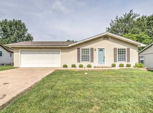 30 Christine Dr, Saint Peters, MO