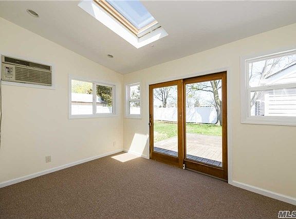 5th image of 55 Park Cir S