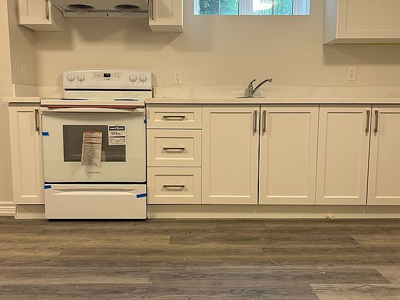 5th image of 27 Maple Edge Ln