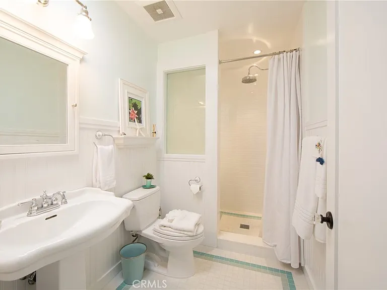 2219 Ocean Ave — Photo 14