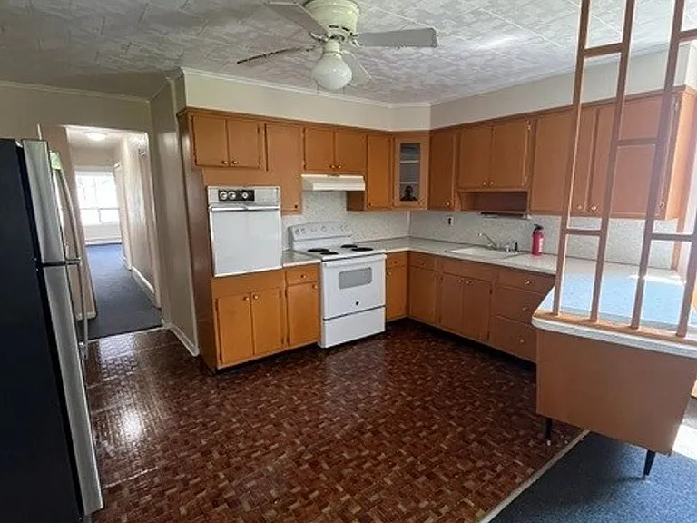 63 W Railroad St #B — Photo 6