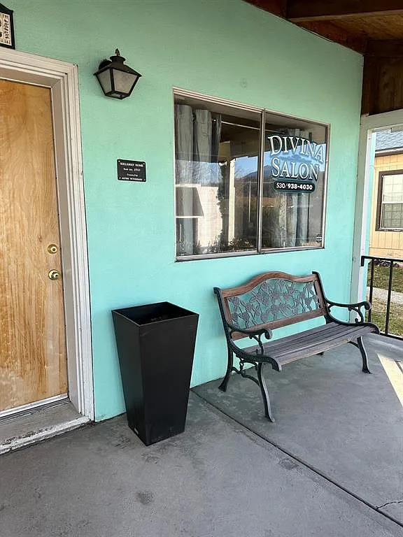 Cute Commercial Space in the heart of downtown! — Photo 2