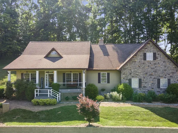 5002 Country Dr, Kingsport, TN 37664