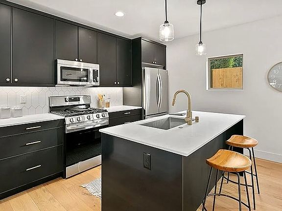3rd image of 527 NE 89th St #C