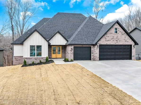 10 York Dr, Bella Vista, AR 72714
