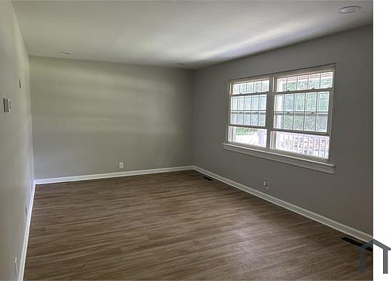 2nd image of 1101 Devine Dr #1
