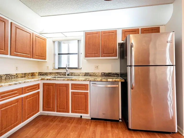 9641 Riverside Dr #F1 — Photo 24