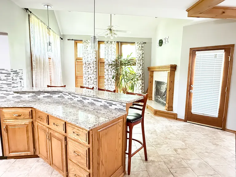 8257 N Woodland Ave — Photo 7