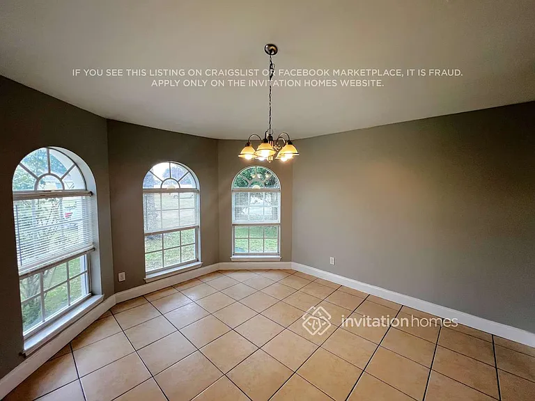 1835 SW Dalmatian Ave — Photo 4