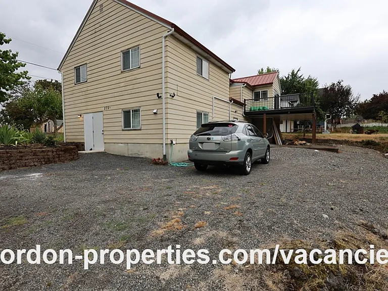 275 S 5th St #B — Photo 2
