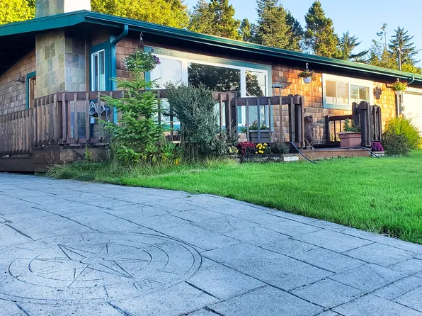 435 S Crestline Dr, Waldport, OR 97394