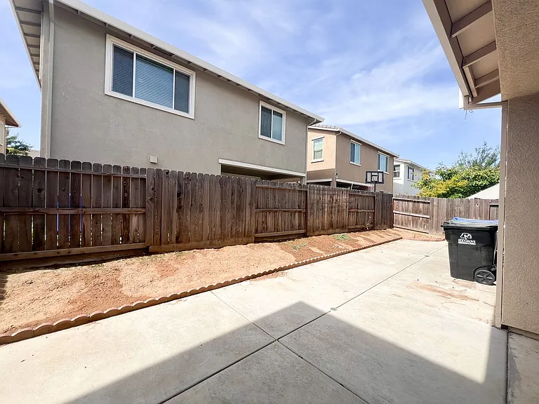 8428 Amber Valley Ln — Photo 49