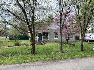902 Rodd St, Carterville, IL 62918
