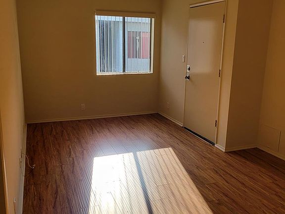 3rd image of 11215 Camarillo St APT 207