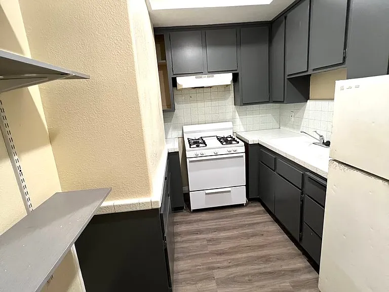 3954 S Normandie Ave — Photo 2