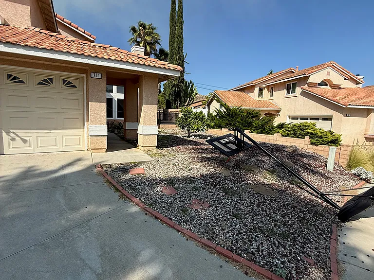 711 Canterbury Cir — Photo 48