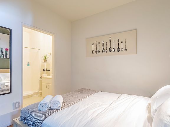 5th image of 3202 W Sunset Blvd #203