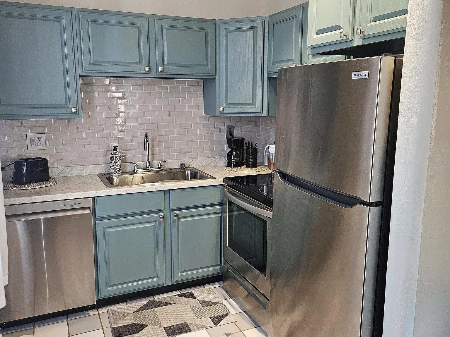 640 Paseo De Peralta — Photo 3