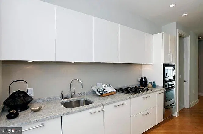 2 bed, 1847 sqft, $9,900 — Photo 3