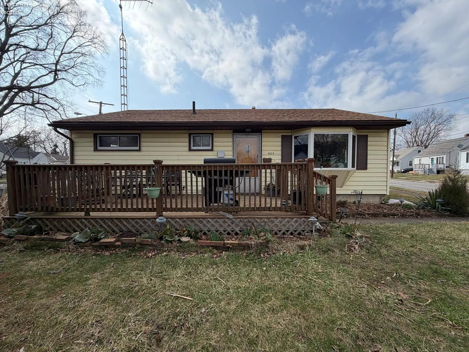 405 E Parish St photo 1