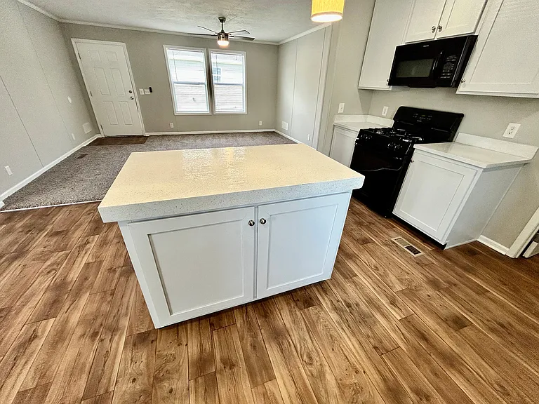 Hickory Knoll — Photo 124
