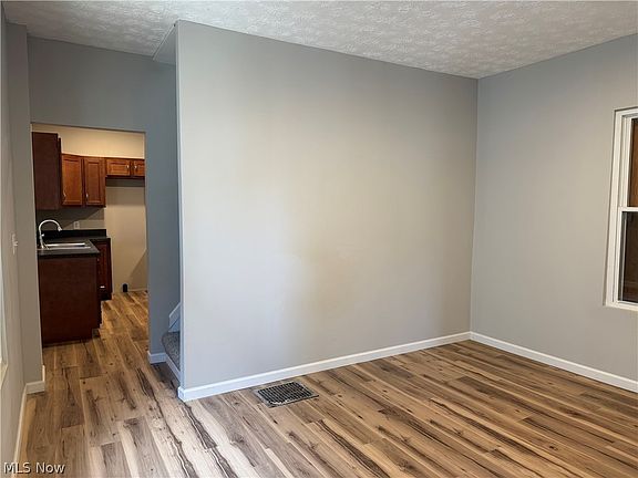 5th image of 858 Forrest Dr