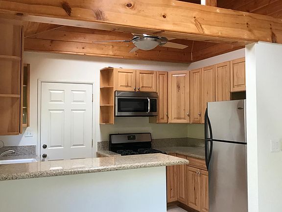 3rd image of 10428 Riverside Dr #10432