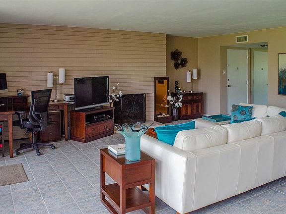 3rd image of 500 E Country Club Dr Unit 2