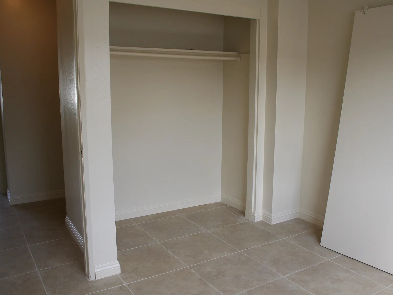 2 bed, 900 sqft, $1,895 — Photo 4