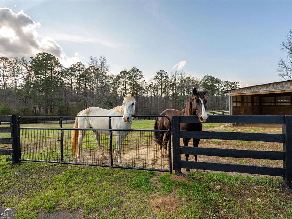 1st image of 35 Saddleback Farms Dr