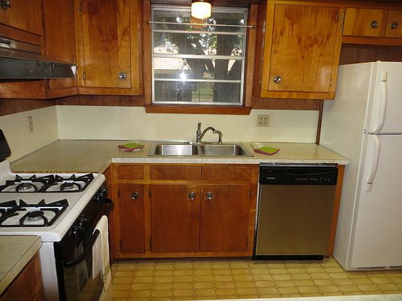 3rd image of 218 Glenwood Dr