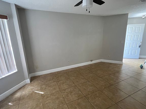 4th image of 373 Chicago Woods Cir