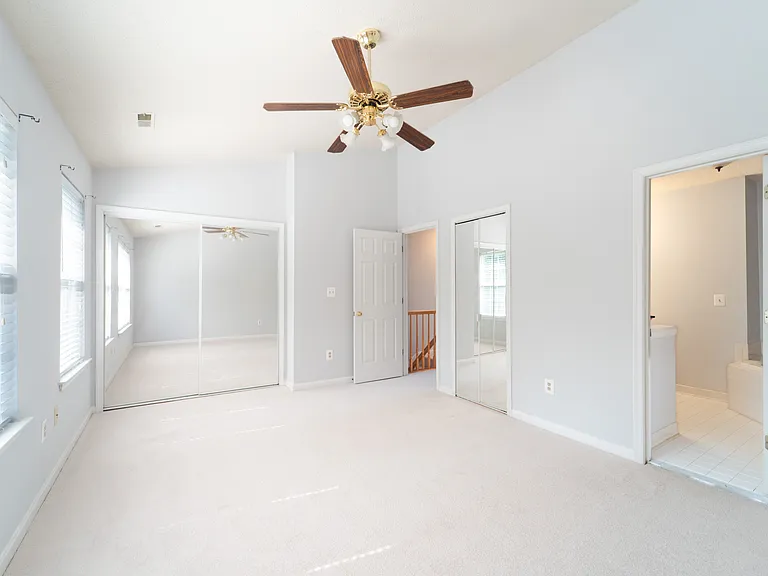 413 Lakeview Ct — Photo 37
