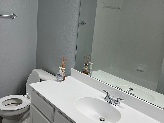 4th image of 3616 Villa Pl