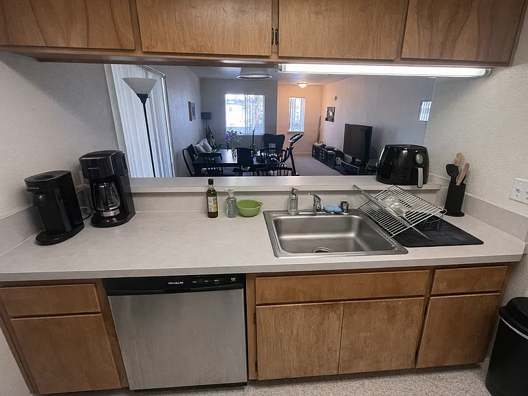 645 Adams St #5 — Photo 13