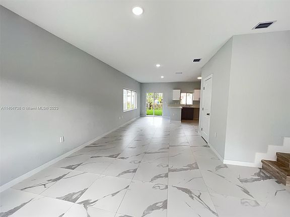 3rd image of 808 NW 16th Ave #1