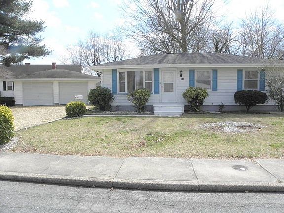 3rd image of 418 S Park Dr