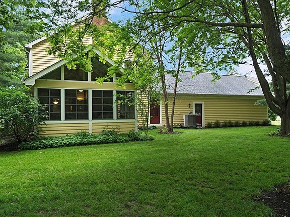 3rd image of 335 Whetstone Dr W