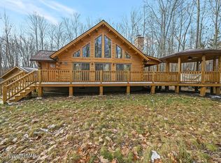 327 Namanock Dr, Pocono Lake, PA 18347