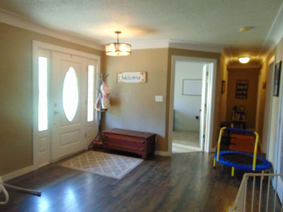 5th image of 820 Mayo St