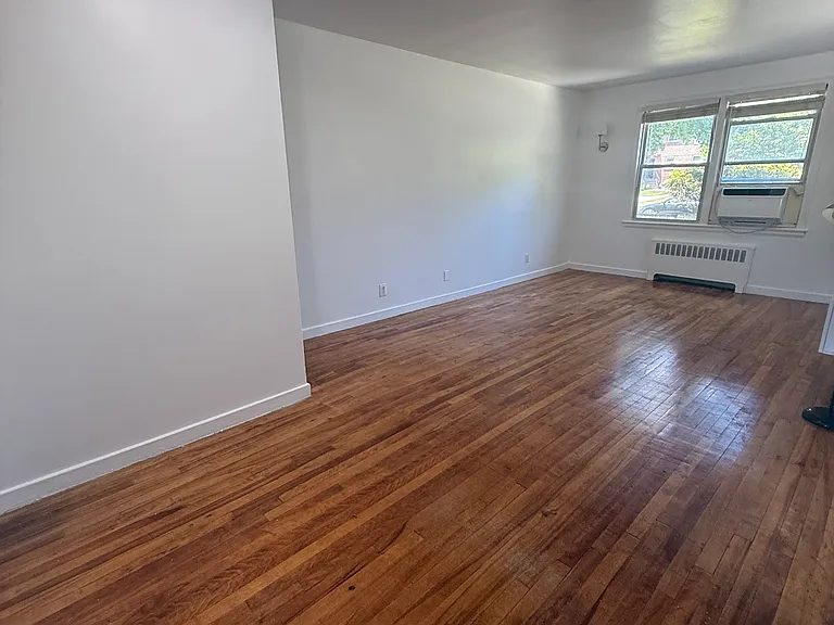 35 Winchester Ave #1B — Photo 9