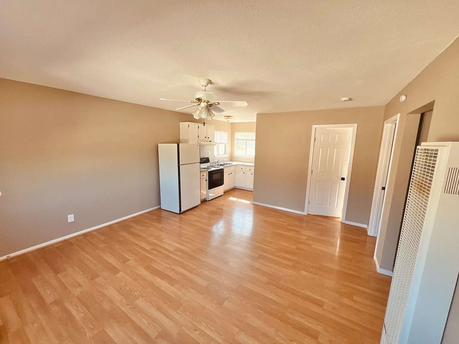 2 bed, 615 sqft, $2,200 — Photo 2